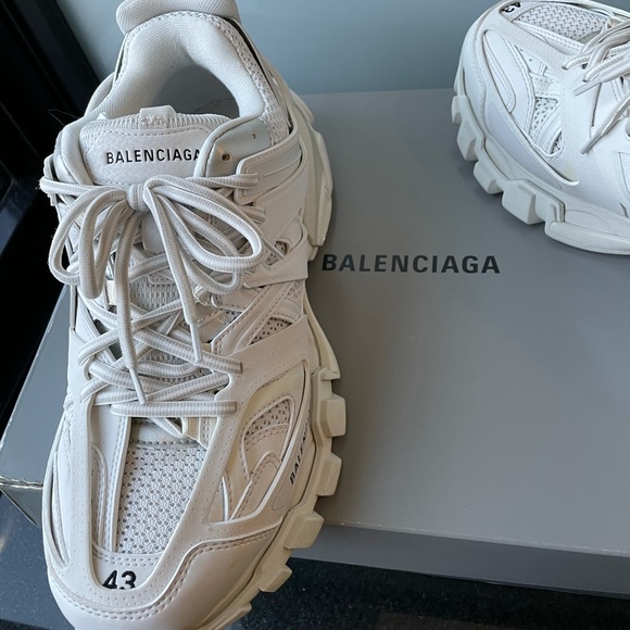 BALENCIAGA sneakers - Picture 2 of 2